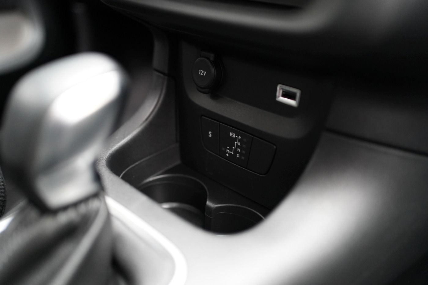 Fahrzeugabbildung Citroën C3 PureTech 110 EAT6 Shine Automatik Sitzheizung