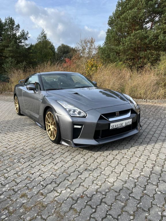 Image of Nissan GT-R