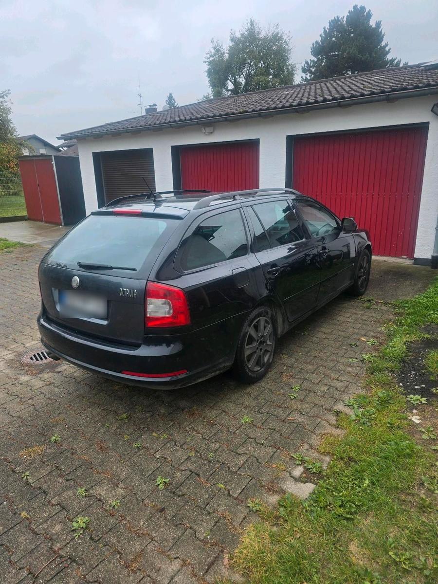 Skoda Octavia 2010 — салон