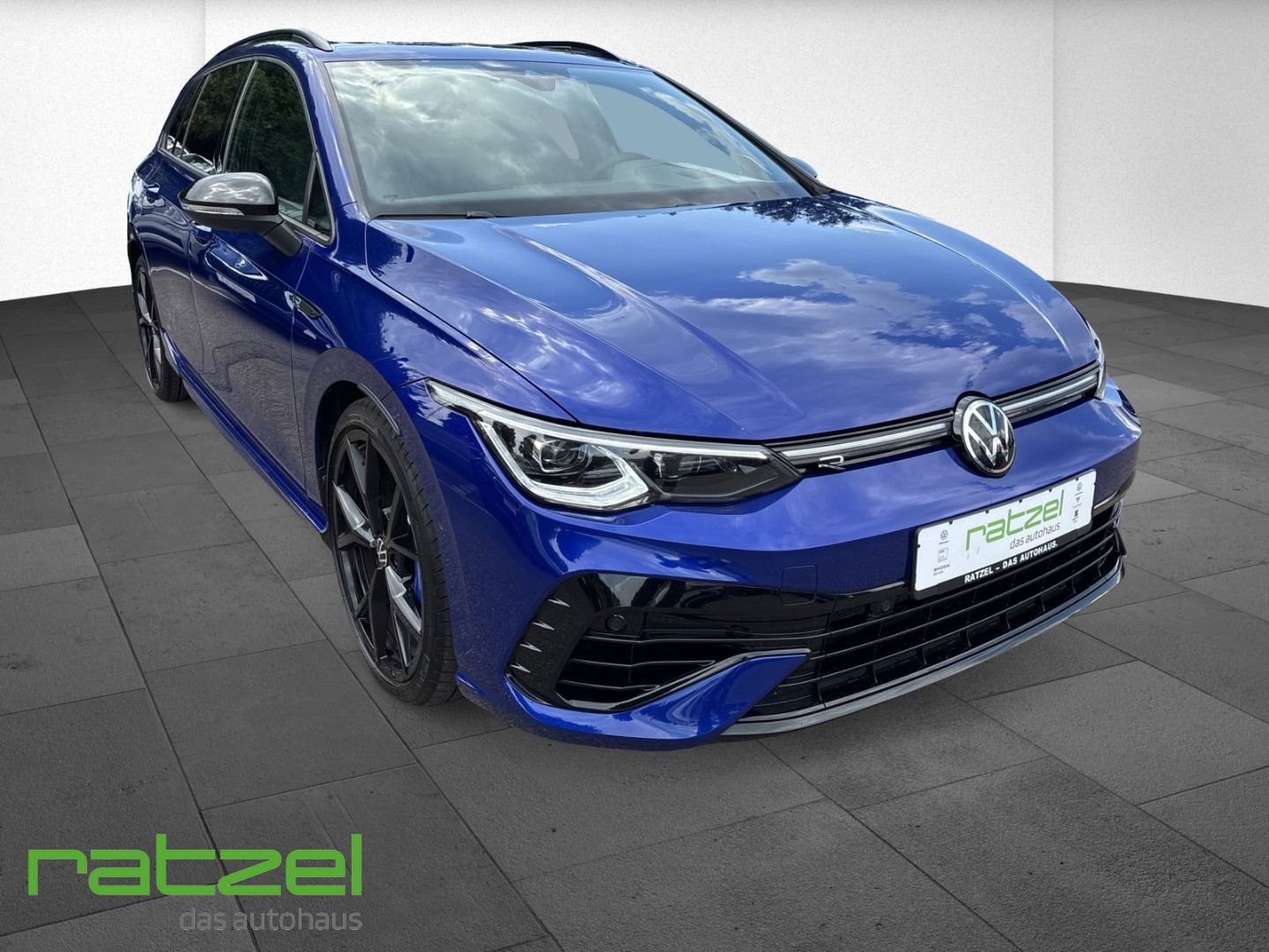 Fahrzeugabbildung Volkswagen Golf Variant 4Motion VIII R 2.0l TSI AHK-klappba