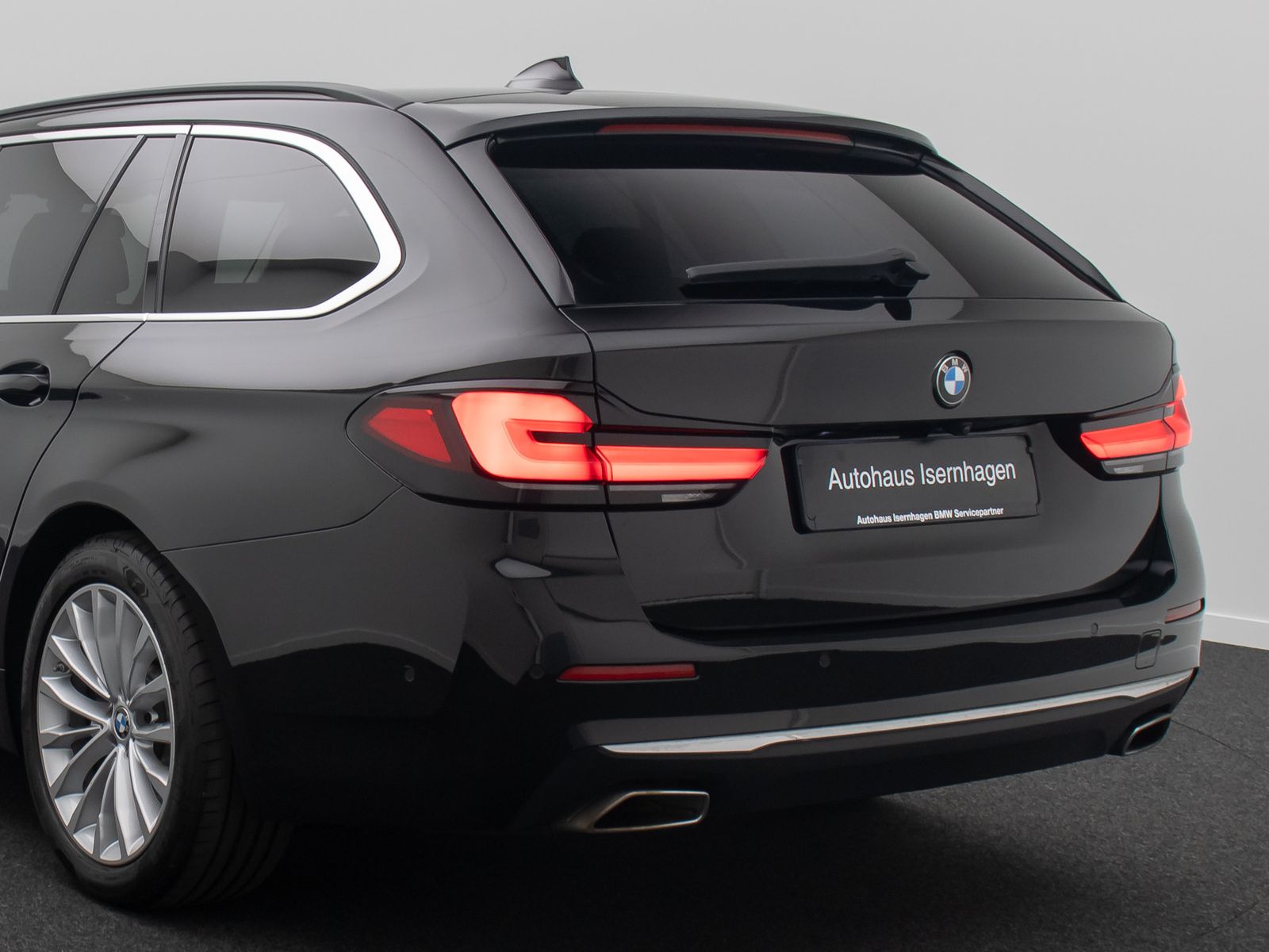 Fahrzeugabbildung BMW 520d xD Luxury Line DAB HUD Kamera Laser Komfort