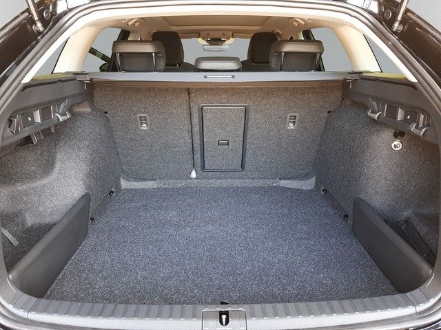 Fahrzeugabbildung Skoda Octavia Combi Selection 2.0TDI DSG Pano Navi