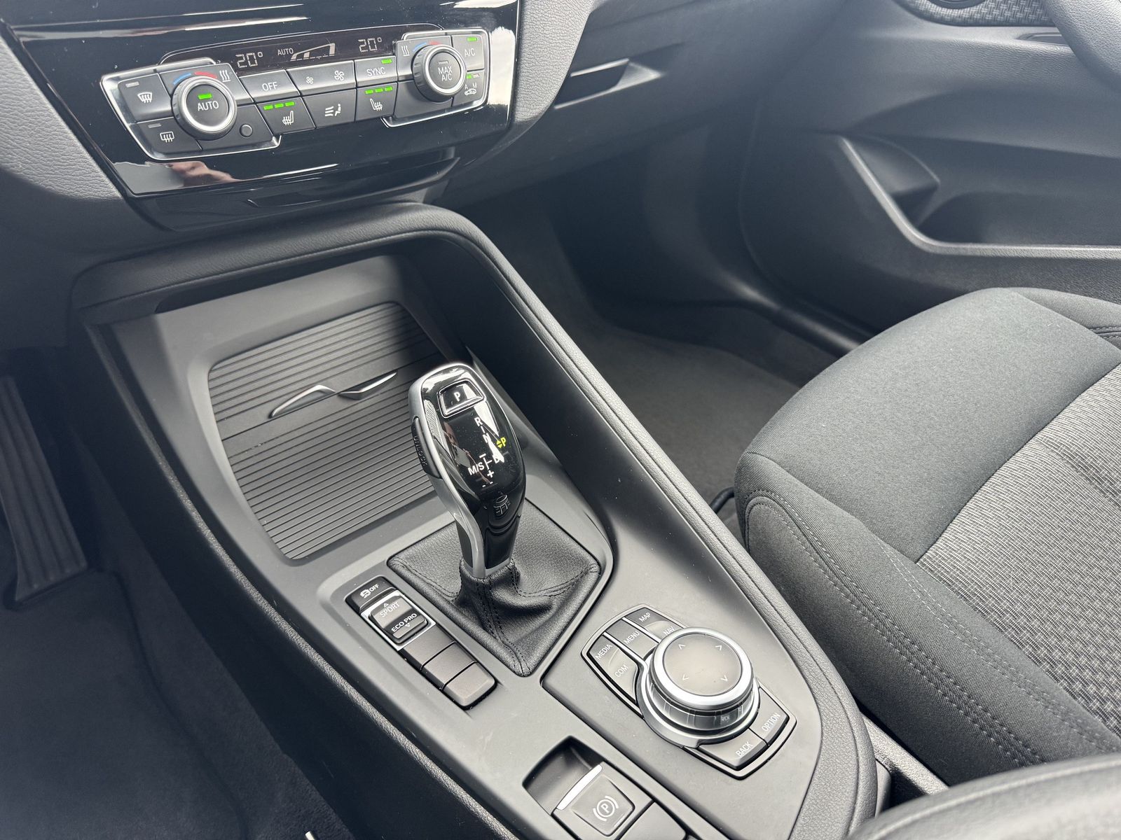 BMW X1 sDrive18d Advantage Kamera Sitzh Navi LED foto 14