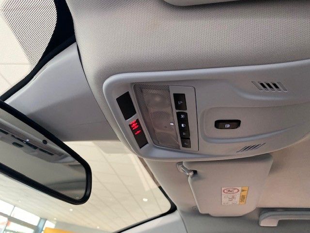 Fahrzeugabbildung Opel Grandland X 2.0D 18"ALU/NAVI/PANORAMA/KAMERA