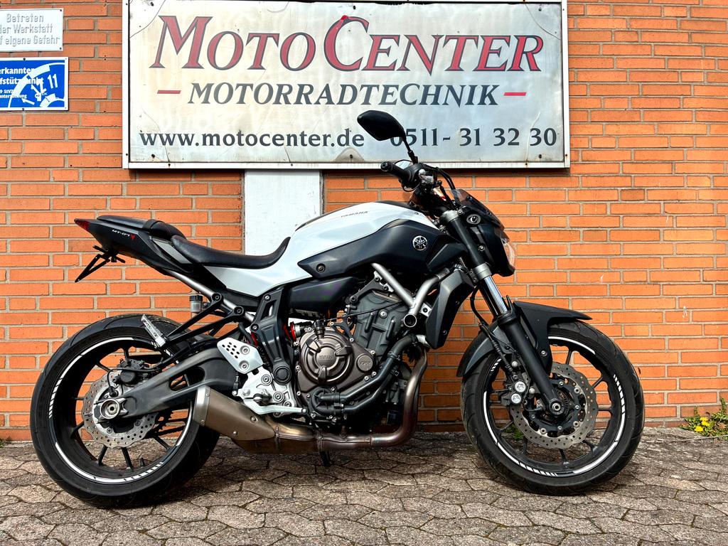 Yamaha MT-07 ABS -- Inspektion NEU, Extras --