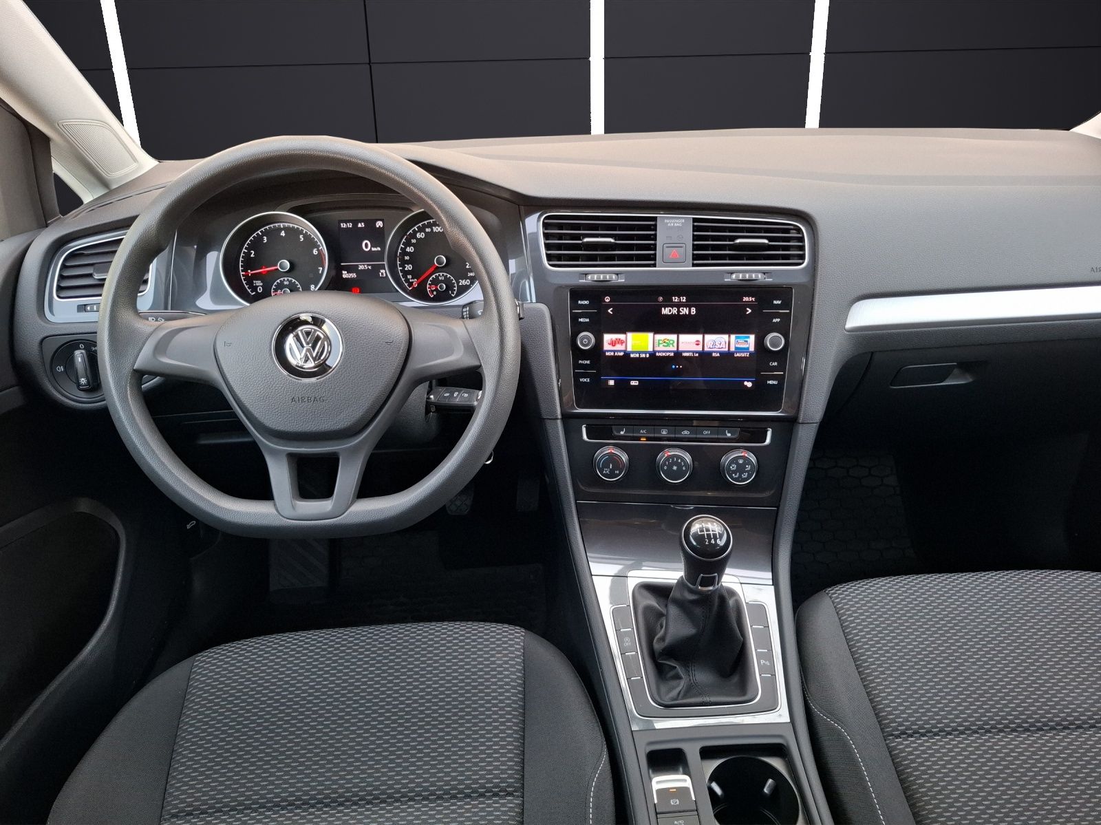 Fahrzeugabbildung Volkswagen Golf VII Variant TSI Trendline Navi PDC SH