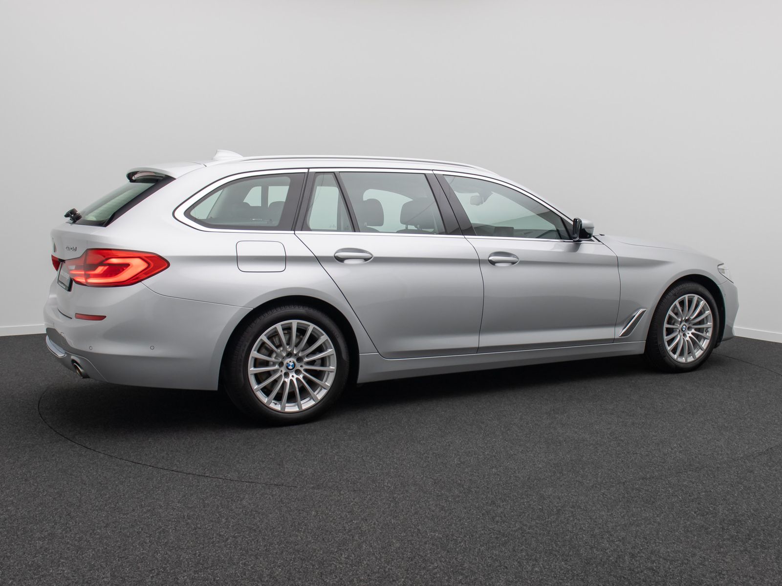 Fahrzeugabbildung BMW 520d Luxury Line 360&deg;DAB Alarm DisplKey Panorama