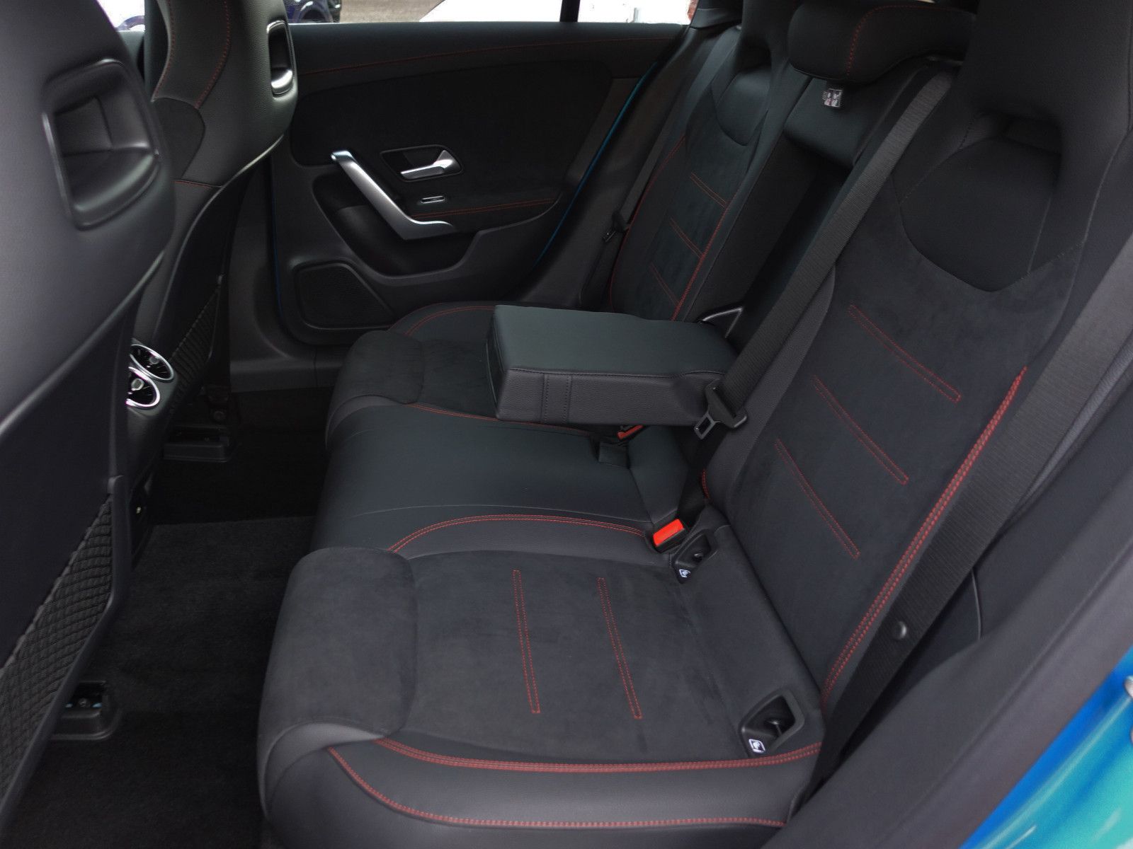 Fahrzeugabbildung Mercedes-Benz CLA 200 Shooting Brake 7GDCT AMG-Line MBUX MBEAM