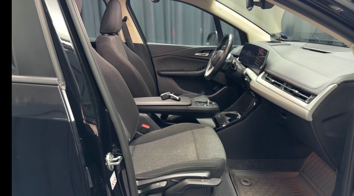 Fahrzeugabbildung BMW 218d Active Tourer|AUTOMATIK|NAVI|HEAD-UP|1.HAND