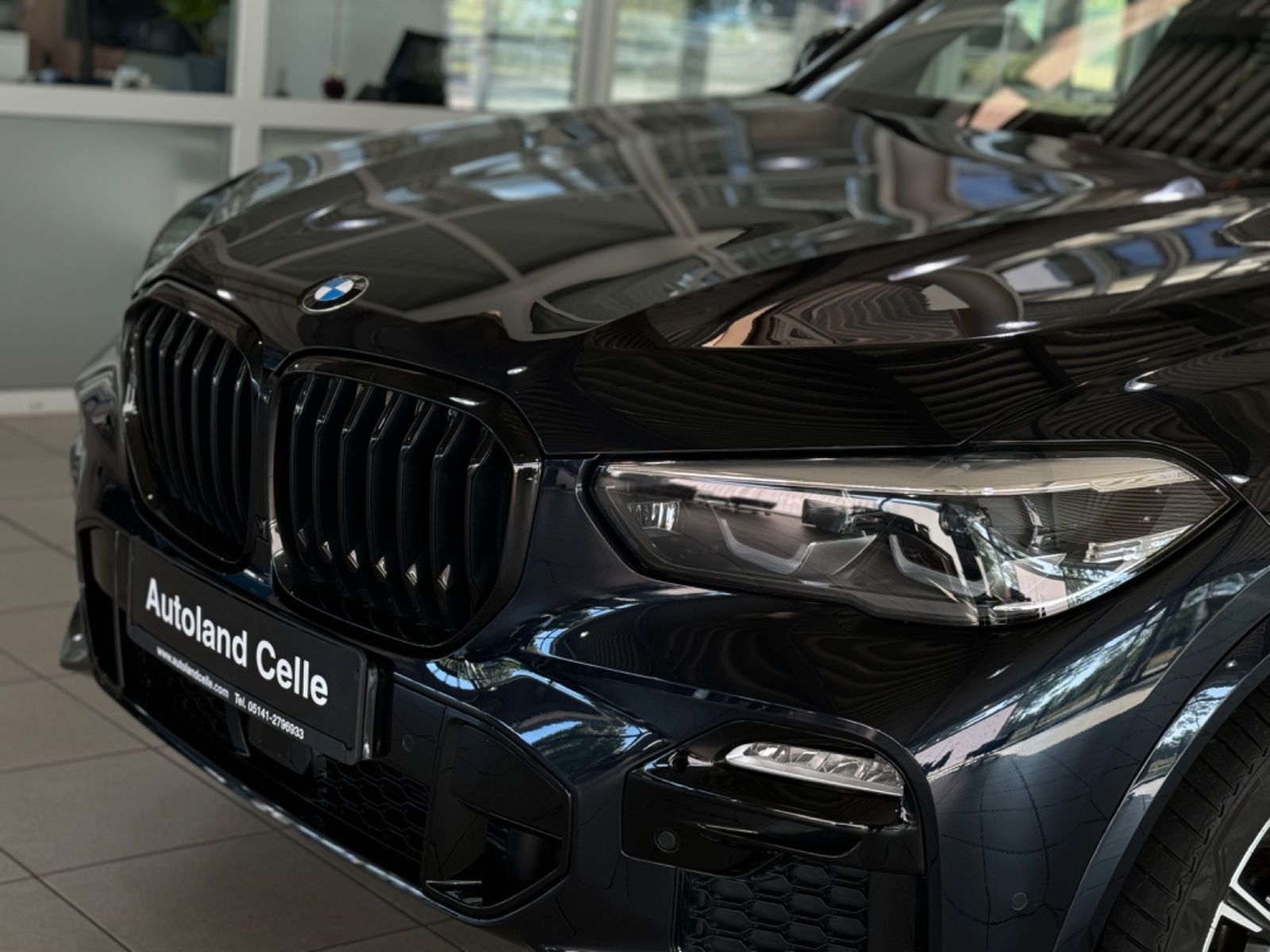 Fahrzeugabbildung BMW X5 xD25d M Sport Panorama Kamera HUD DAB H/K AHK