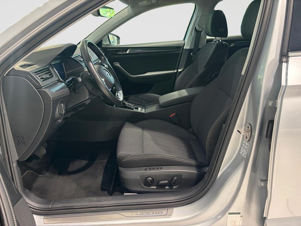 Skoda Superb 2022 г. Серебристый, пробег 45100 км