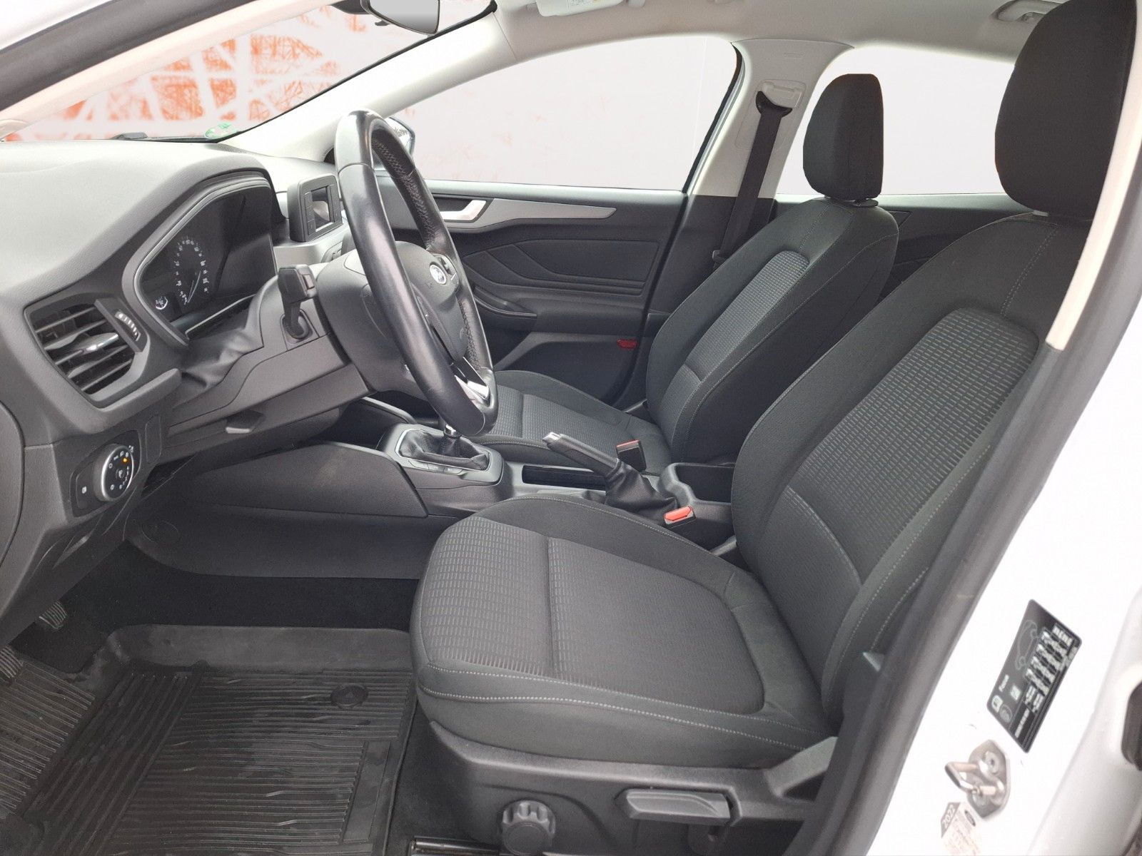 Fahrzeugabbildung Ford Focus Turnier Trend ! LRH ! beh. WSS !