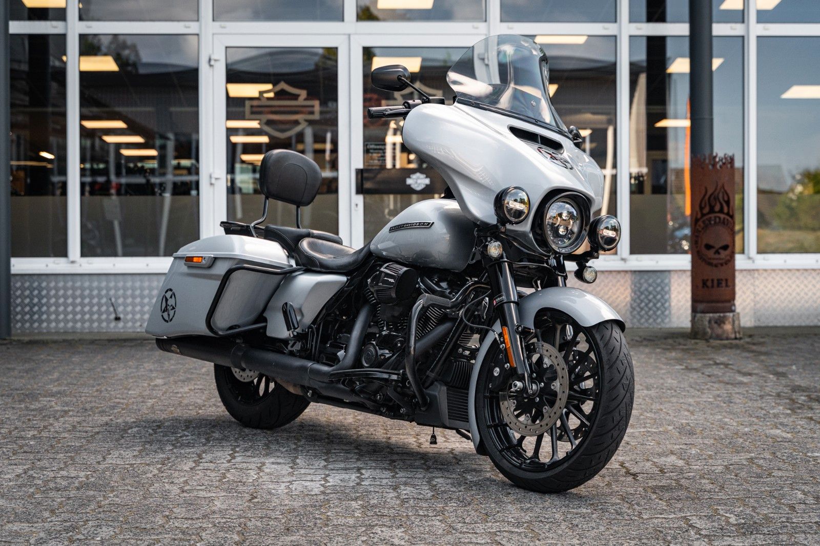 Fahrzeugabbildung Harley-Davidson FLHXS Street Glide 114 cui - Jekill & Hyde -