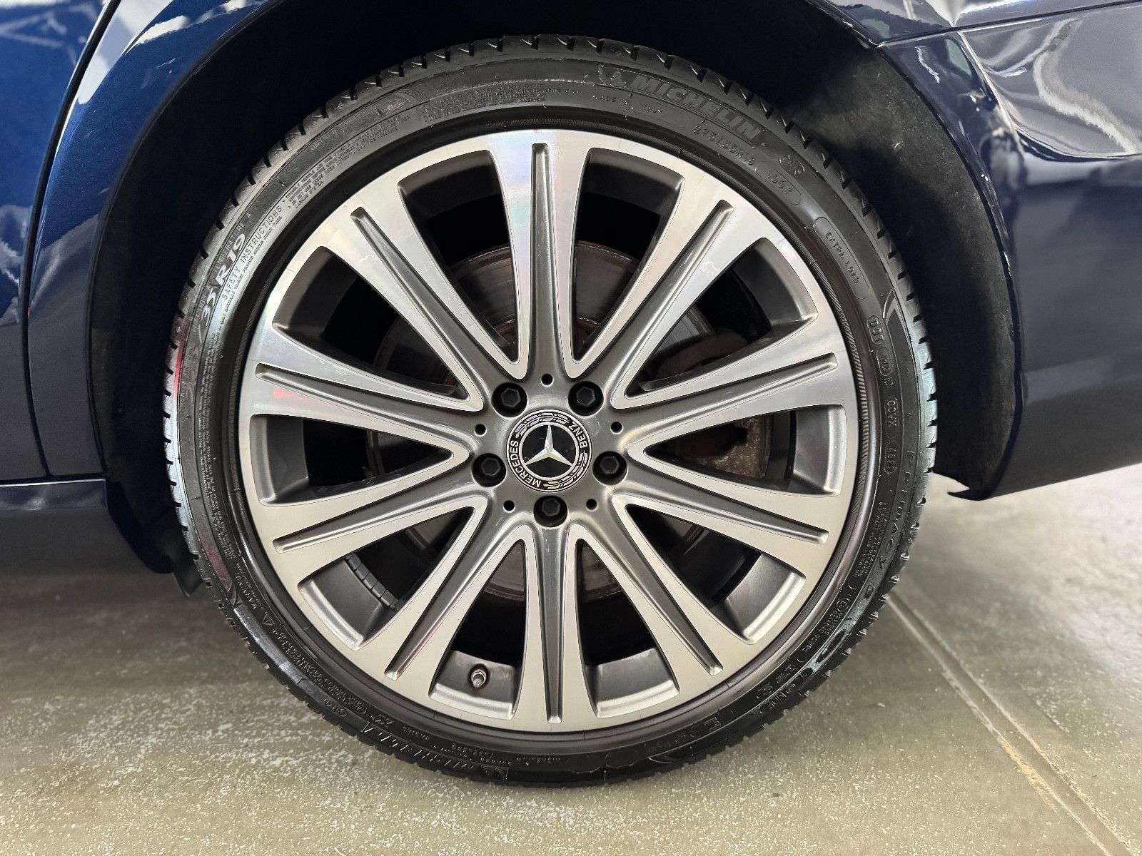 Fahrzeugabbildung Mercedes-Benz E 450 4MATIC 9G-TRONIC 2X AVANTGARDE FACELIFT