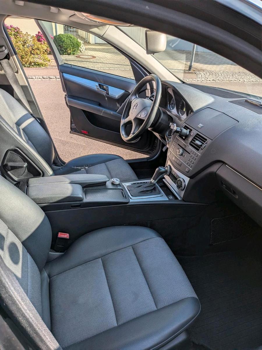 Mercedes-Benz C250 2010 — photo 11