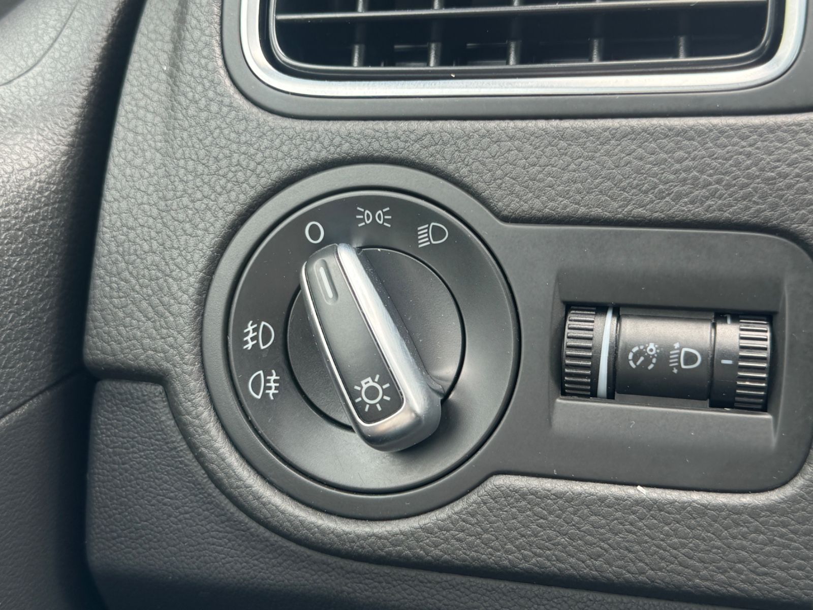 Fahrzeugabbildung Volkswagen Polo V Life /Klimaautom./Sitzhz./Tempom./PDC/Alu