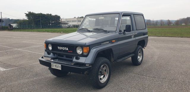 Toyota Land Cruiser 2446 TURBO DIESEL