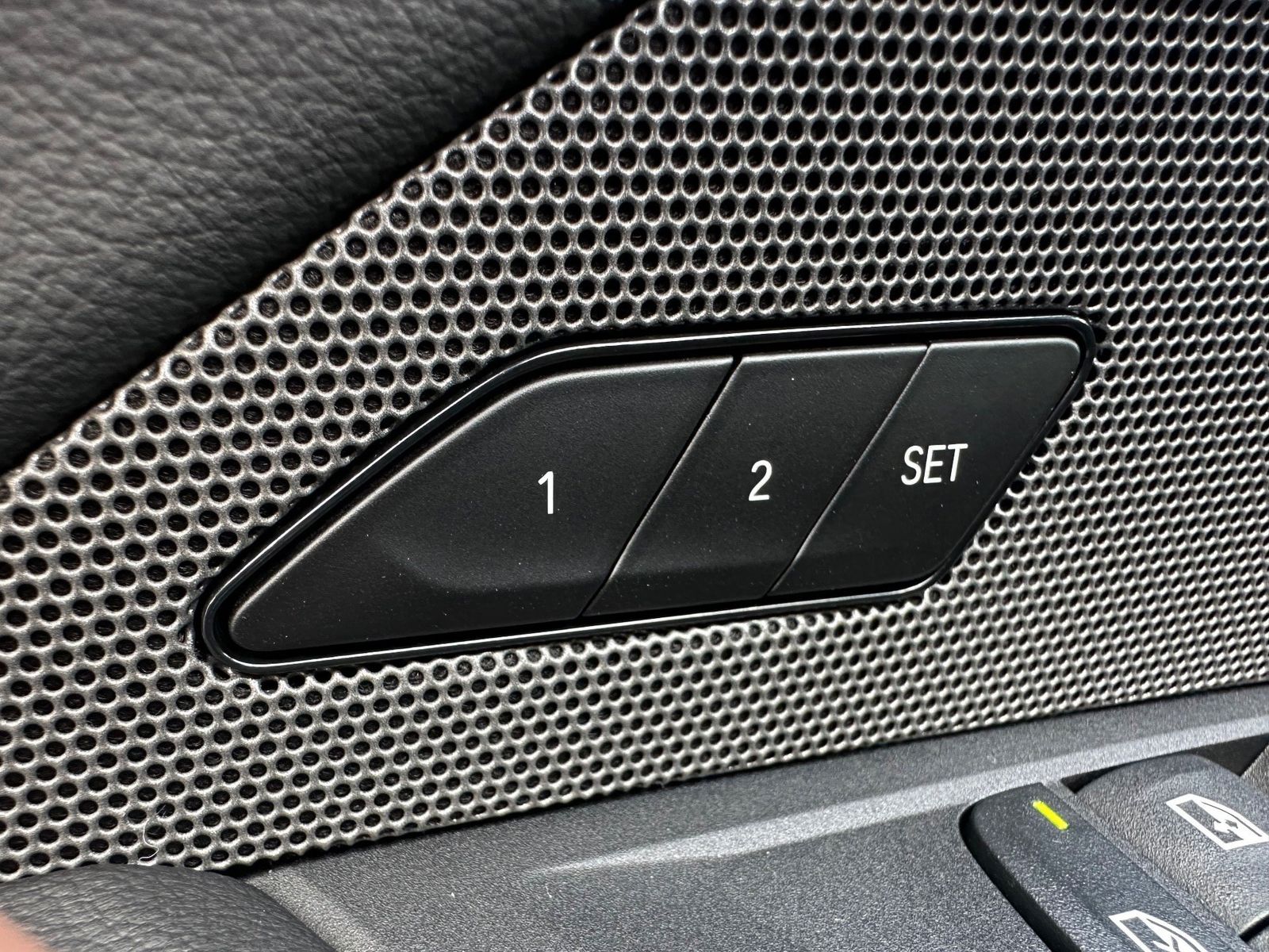 Fahrzeugabbildung BMW i4 eDrive40 Gran Coupe M-Sport NAV+LED+KAM+SHZ