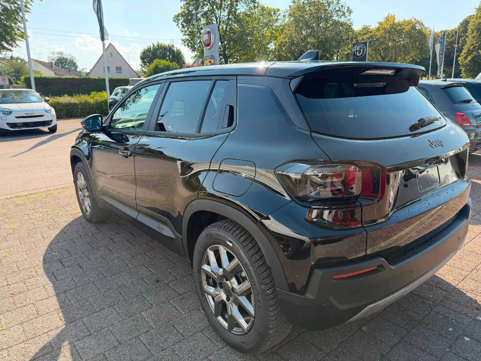 Fahrzeugabbildung Jeep Altitude MJ27 Facelift Winter Business Infotainm