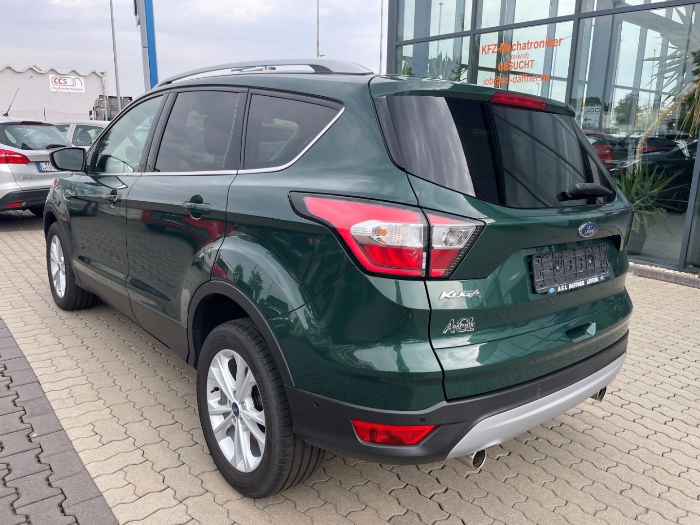Fahrzeugabbildung Ford Kuga Titanium AHK Navi Tempomat PDC SHZ heizbWSS