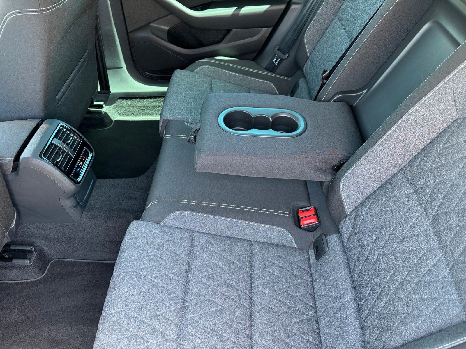 Fahrzeugabbildung Volkswagen Passat Variant Business 2.0 TDI