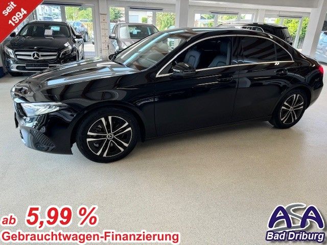 Mercedes-Benz A 180 Limousine+Distronic+Premium+Leder+Fahrassi