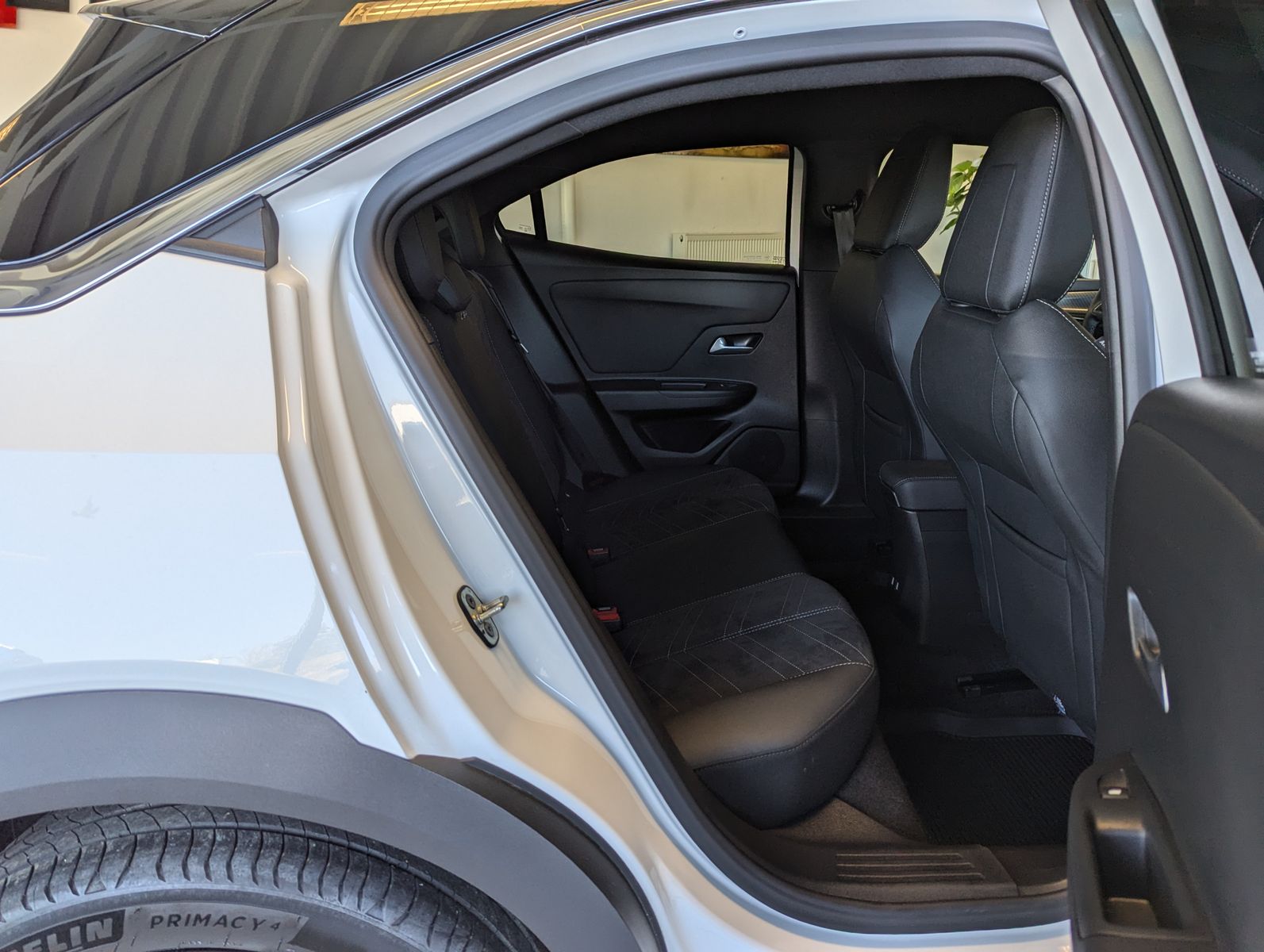 Fahrzeugabbildung Opel Mokka 1.2 Ultimate Aut. Winter-Paket Kamera ACC