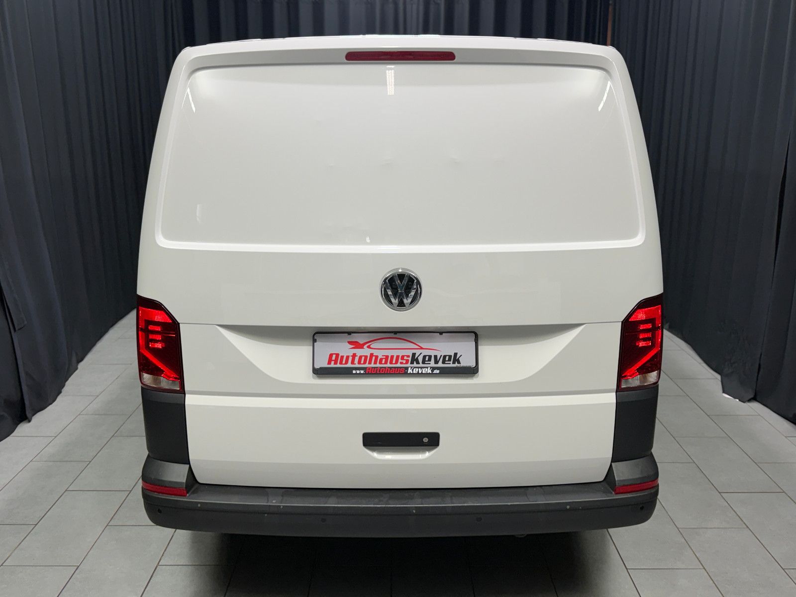 Fahrzeugabbildung Volkswagen T6.1 Transporter Kasten lang FWD|AC|PDC
