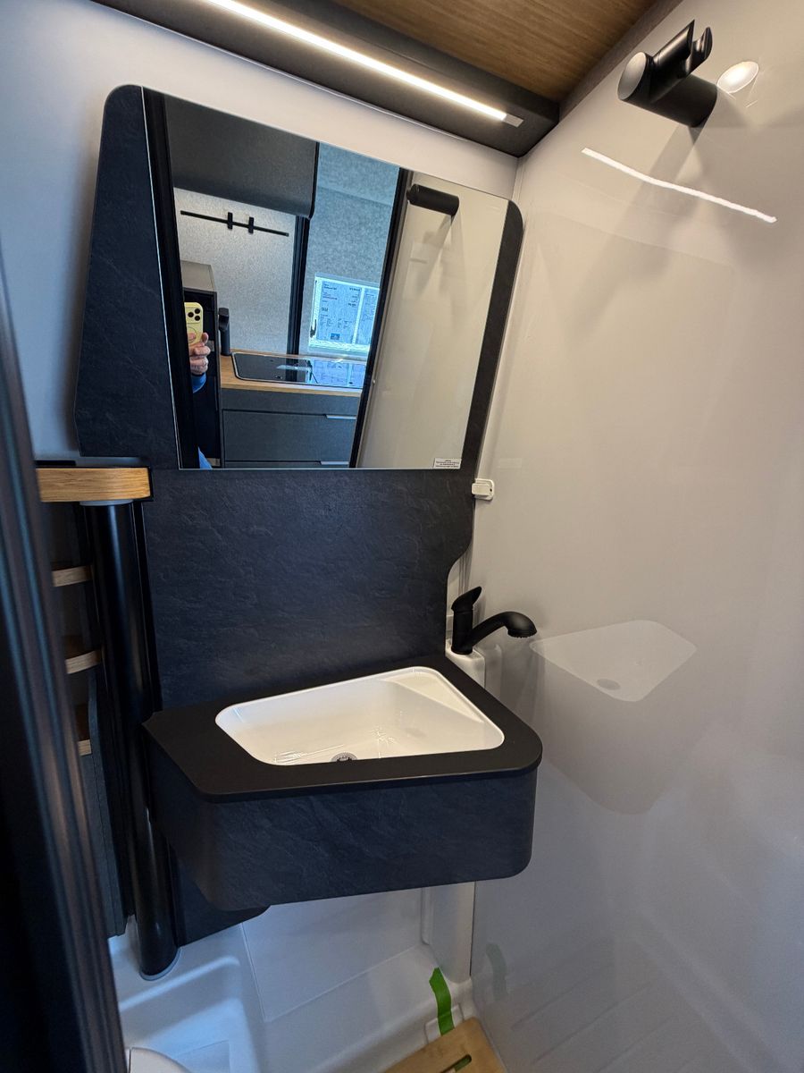 Fahrzeugabbildung HYMER / ERIBA / HYMERCAR Redwood 601 - Voll - 6.871€ sparen!