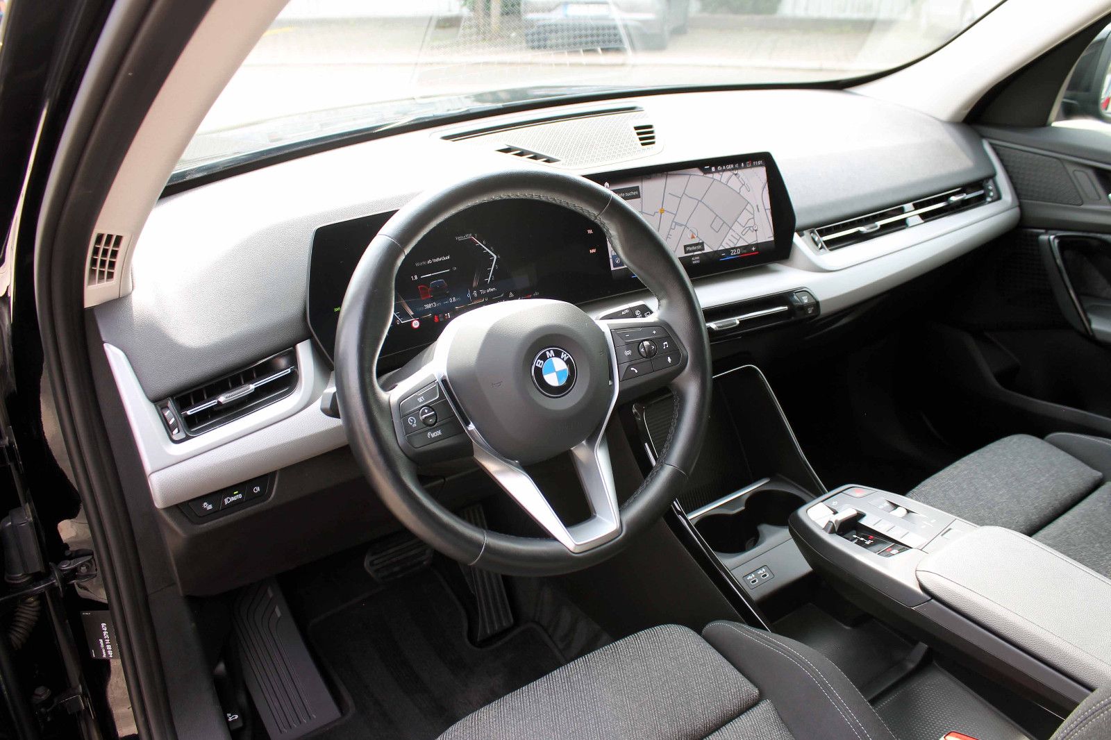 Fahrzeugabbildung BMW X1 sDrive 18i Steptr. ACC KAM PDC LED NAV AHK
