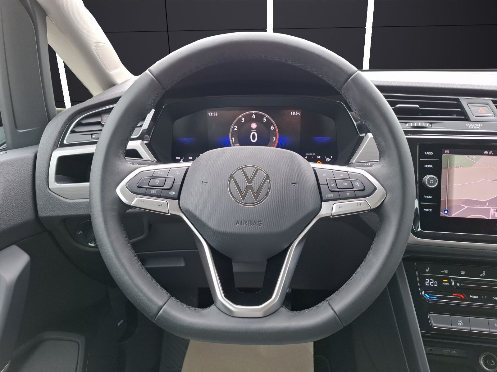 Fahrzeugabbildung Volkswagen Touran TSI Comfortline 7-Si Navi AID ACC PDC SH