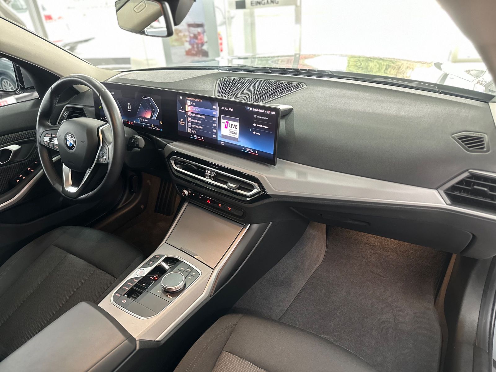 BMW 318 d Touring Facelift+Driving Assistant+Curved foto 17
