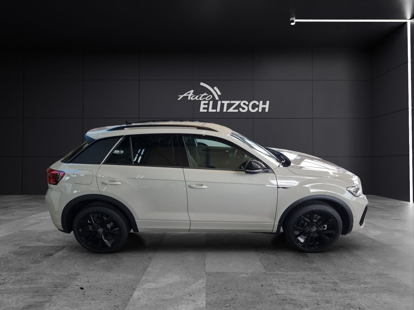 Fahrzeugabbildung Volkswagen T-Roc TSI R-Line DSG IQ.Light ACC SHZ RearView A