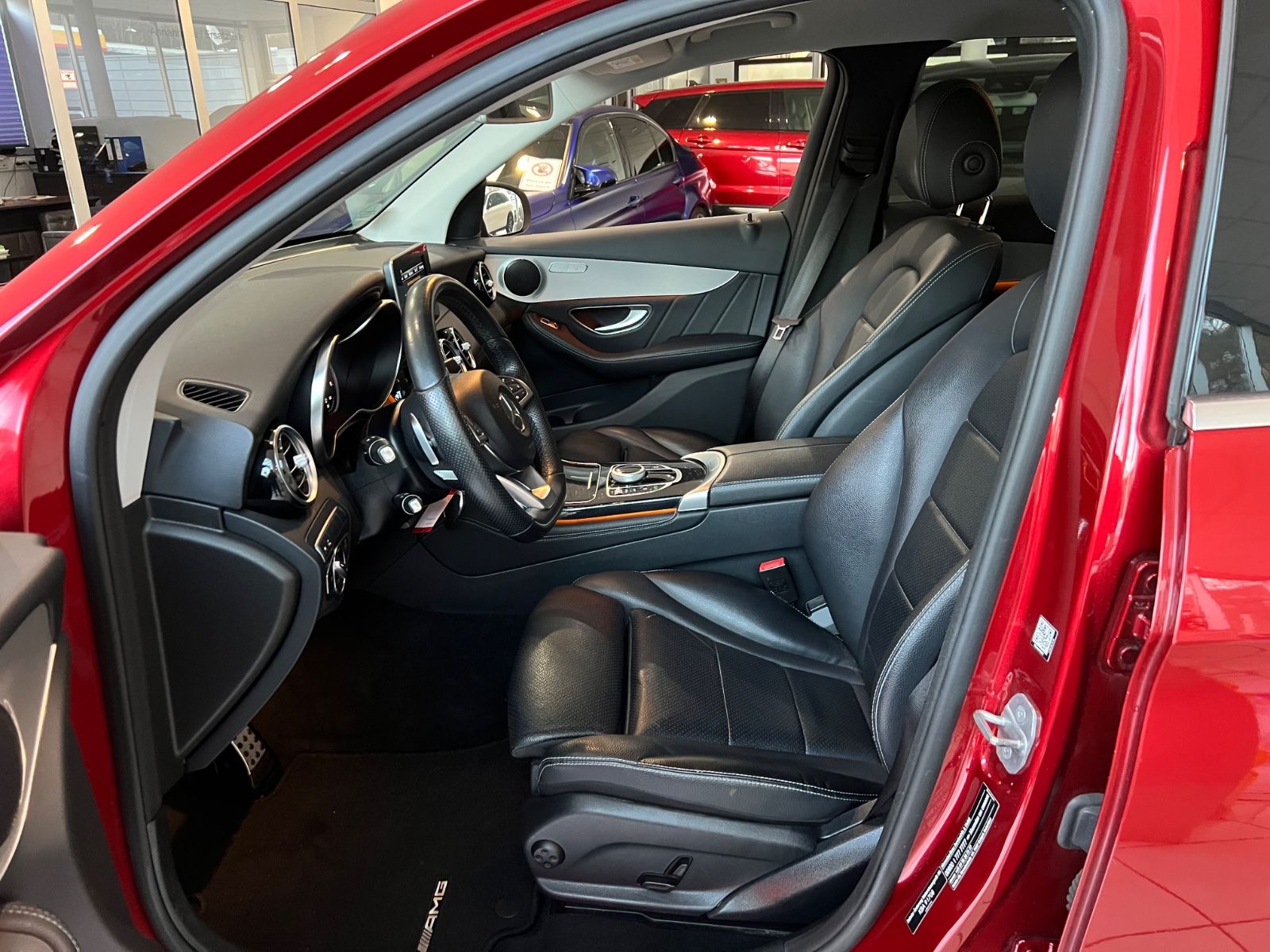 Fahrzeugabbildung Mercedes-Benz GLC 250 d 4Matic AMG LINE *DESIGNO-LACK*