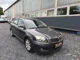 Toyota Avensis 1.8 Executive Liftback - Toyota Avensis: Liftback