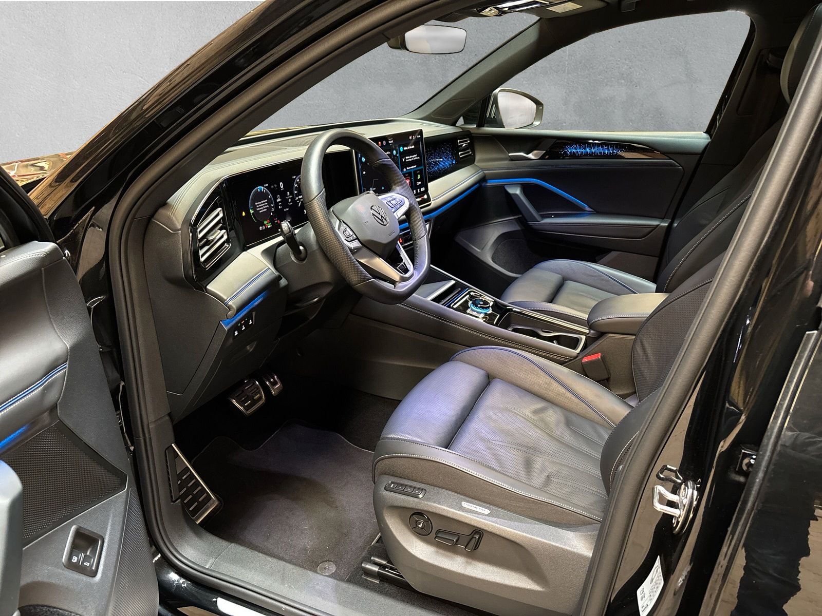 Fahrzeugabbildung Volkswagen Tiguan R-Line 1.5 TSI eHybrid DSG AHK App-Connec