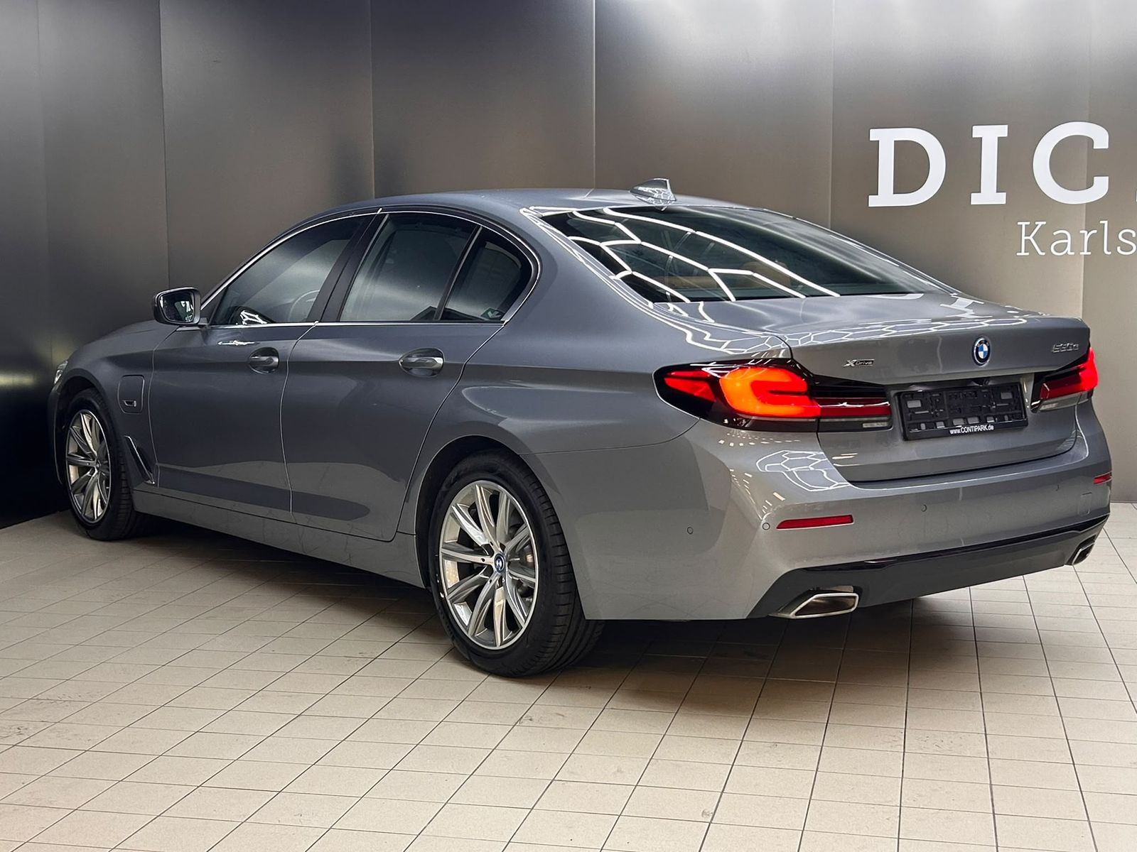 Fahrzeugabbildung BMW 530e xDri LEDER+VIRTU+PROF+LED+SHZ+KAMERA+TEMP+M