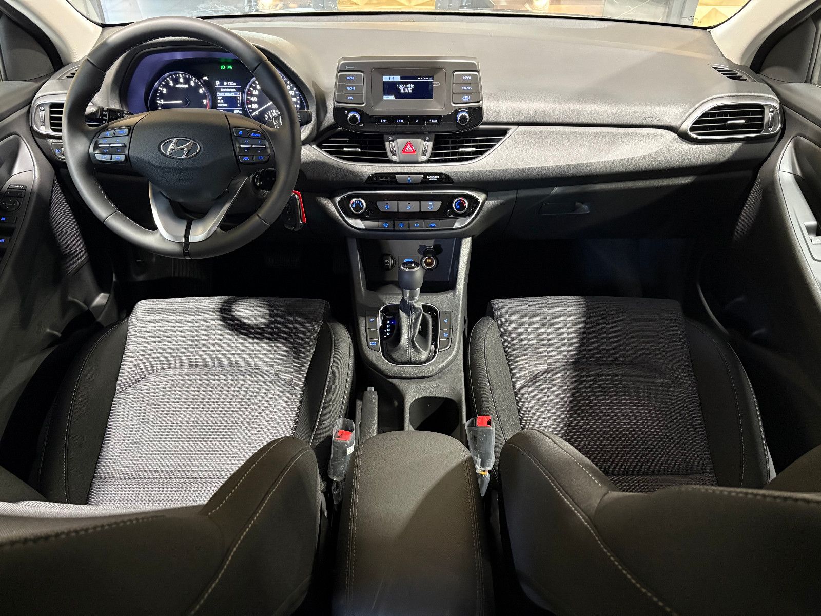Fahrzeugabbildung Hyundai i30 Select Mild-Hybrid/PDC/DAB/SHZ/KLIMA/TEMPOMA