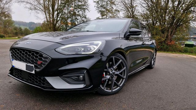 Ford Focus ST 2.3L EcoBoost mit Performanc...