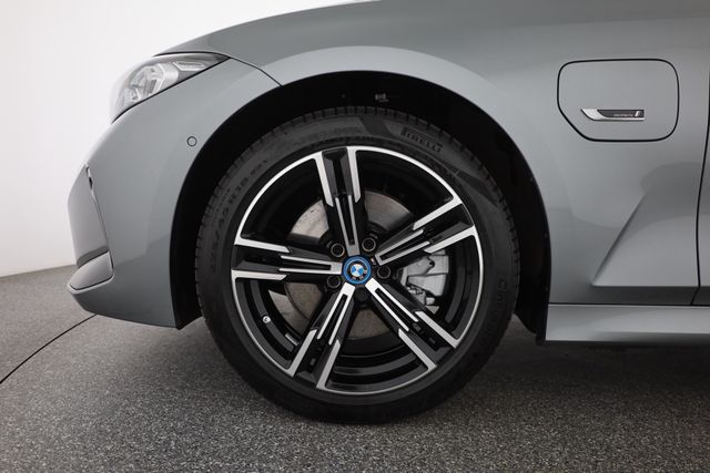 BMW 330, 2022 — 35