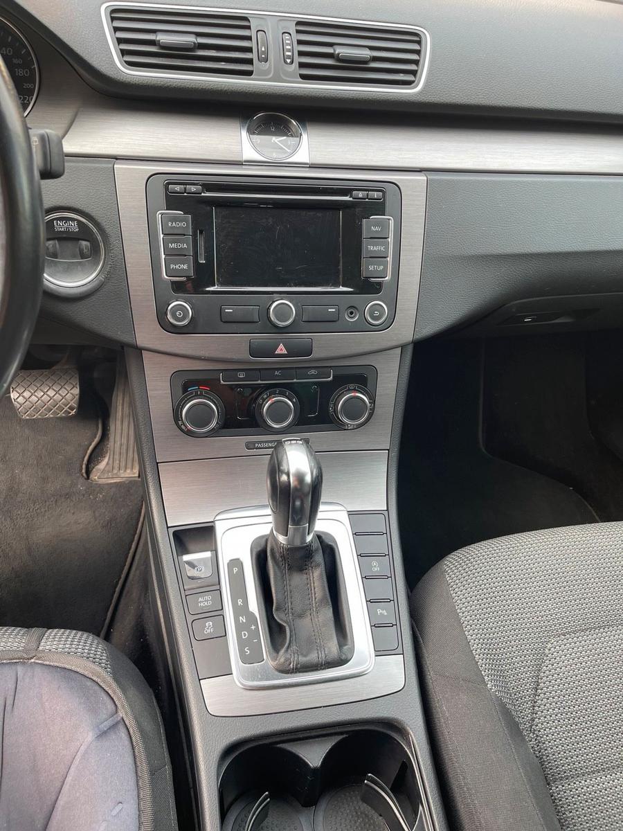 Volkswagen Passat 2012 — photo 10