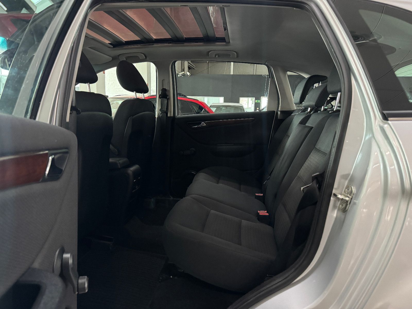 Fahrzeugabbildung Mercedes-Benz B 180 CDI AUTOMATIK TEMPOMAT KLIMA PANORAMA