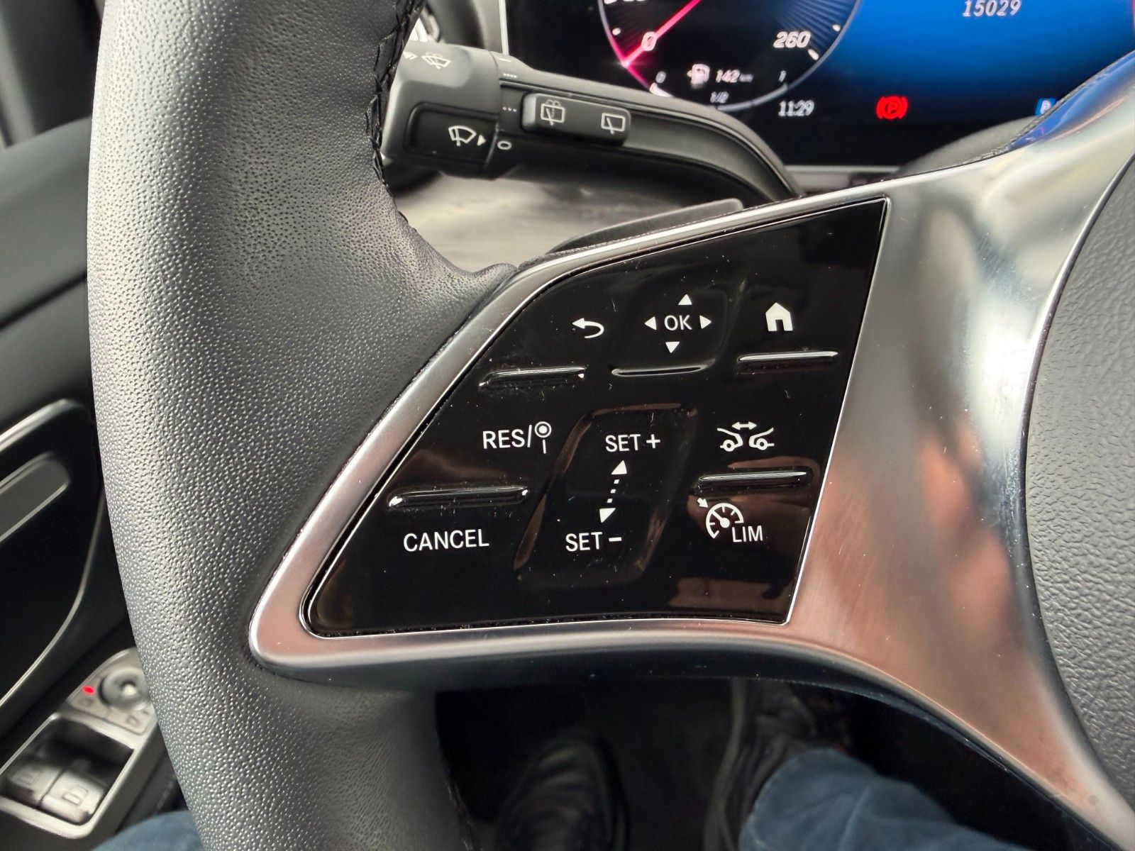 Fahrzeugabbildung Mercedes-Benz V 300 d AVA Extral DISTRONIC Standheiz 360Kamera