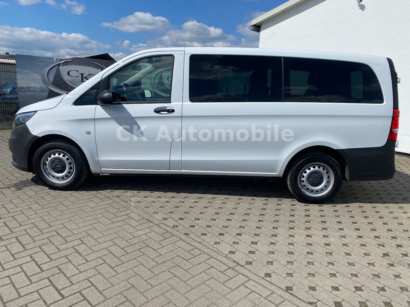Fahrzeugabbildung Mercedes-Benz Vito Tourer 116 Pro lang Autom./8 Sitze/Navi/Kam