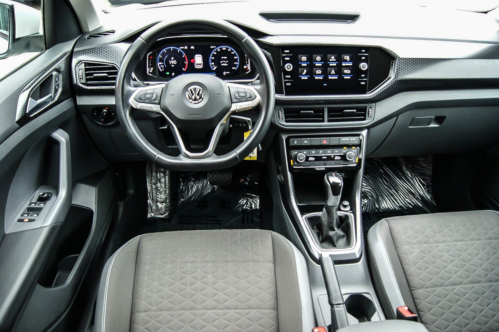 Fahrzeugabbildung Volkswagen T-Cross 10 Style DSG R-LINE VIRTUAL NAVI ACC 18'