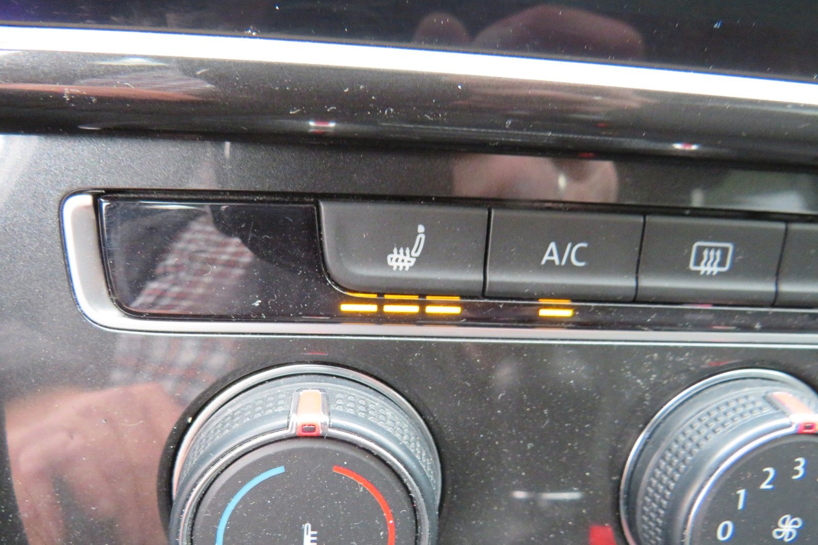 Fahrzeugabbildung Volkswagen Golf VII LIM. SITZH. TELVOR 8-FACH 4T. PDC 1.HD