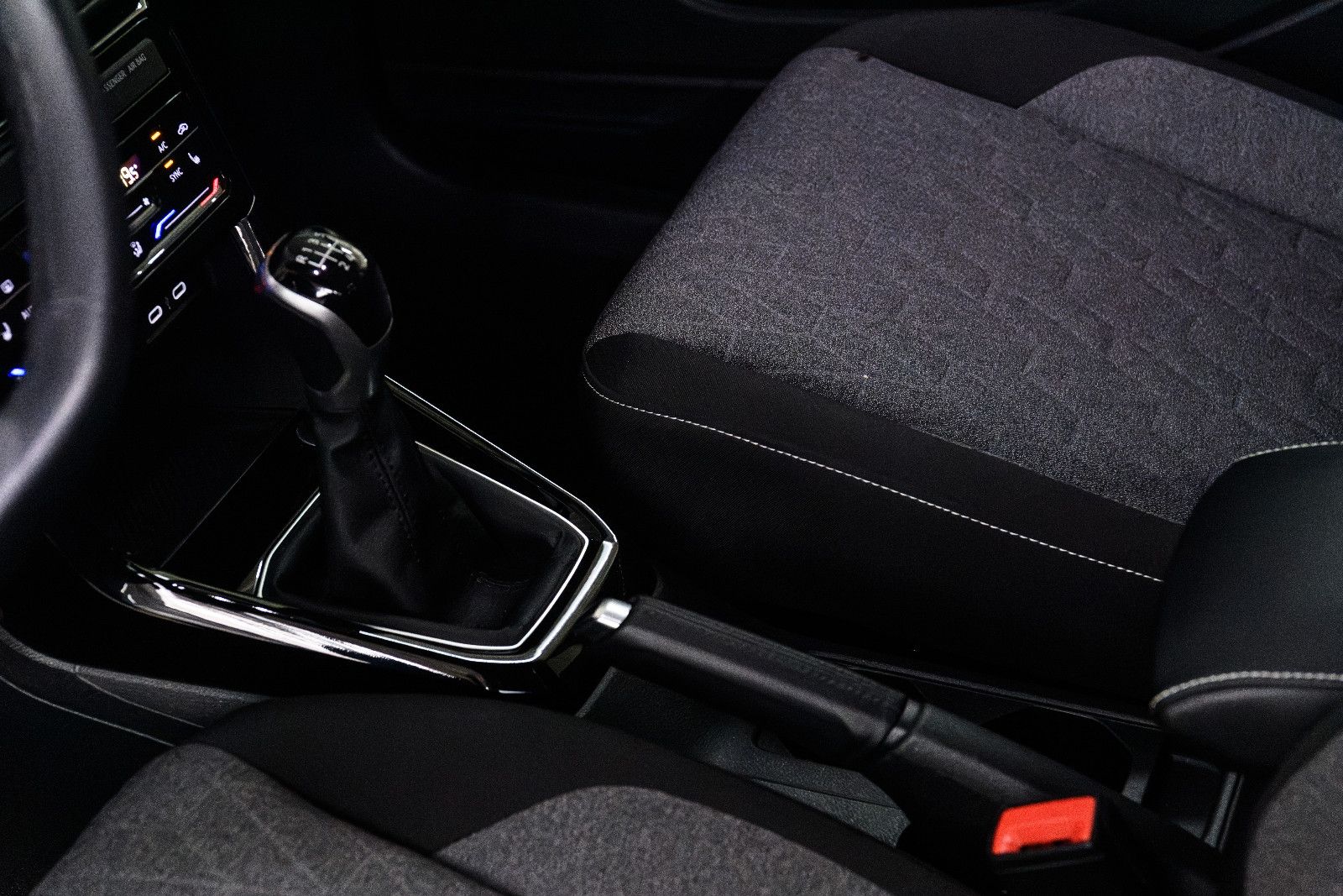 Fahrzeugabbildung Volkswagen T-Cross +SHZ +KAMERA +NAVI +ACC