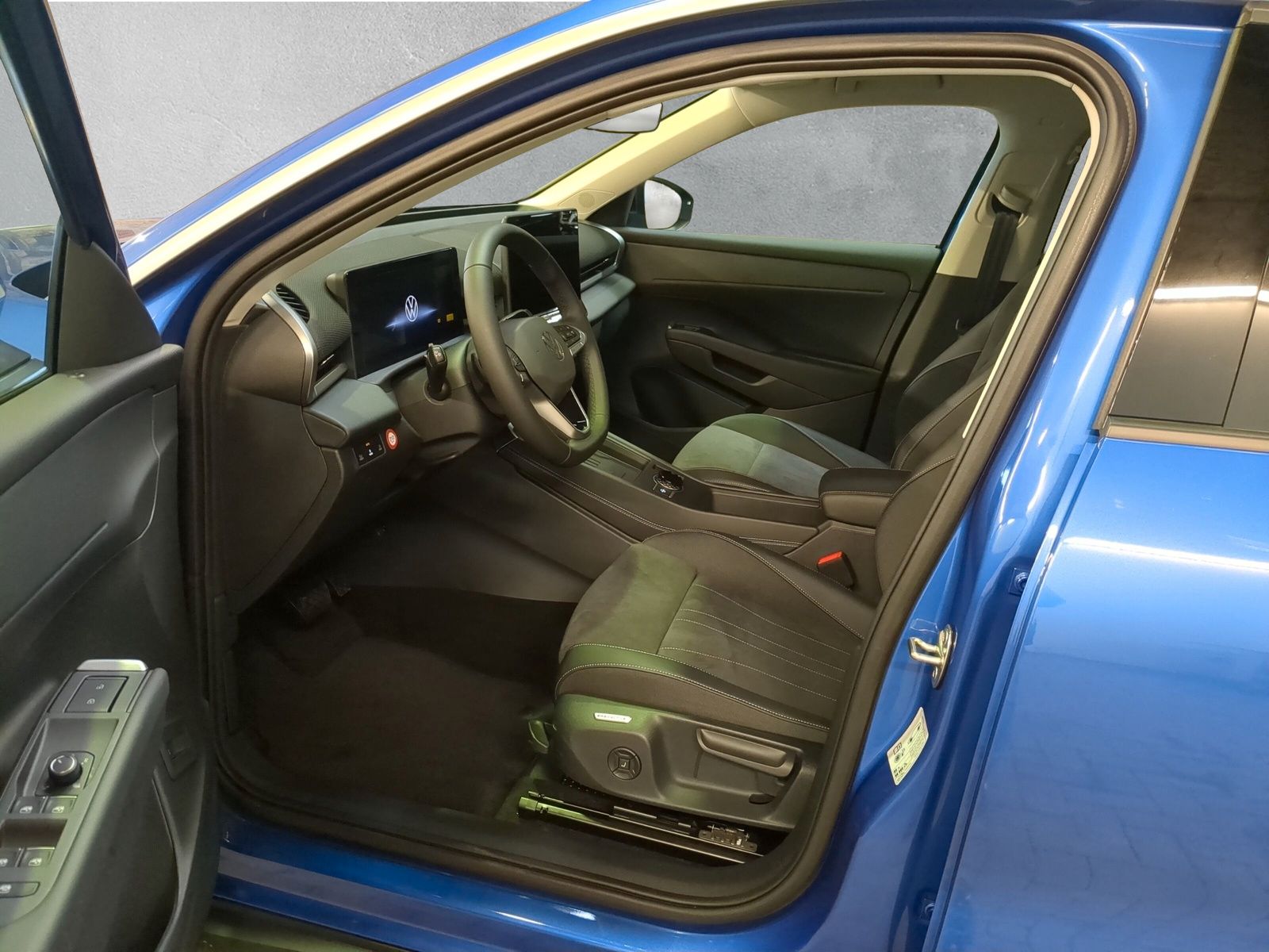 Fahrzeugabbildung Volkswagen T-Roc Style 1.5 eTSI 110kw 7-Gang DSG AH, WR