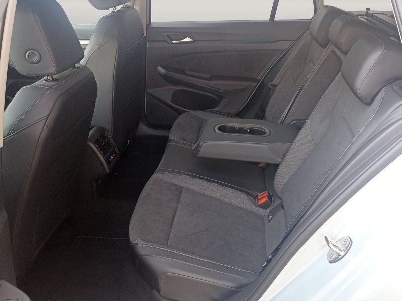 Fahrzeugansicht 16 Fahrzeugabbildung Volkswagen Golf Var. VIII 1.5 eTSI DSG Style AHK+NAVI+KAMER