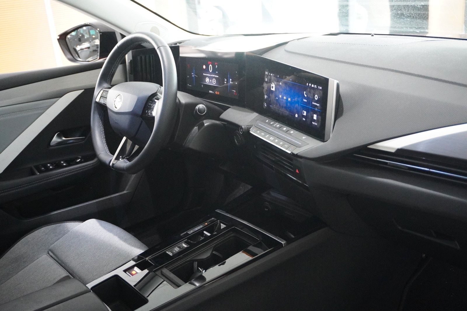 Fahrzeugabbildung Opel Astra L Lim. 1.2T ELEGANCE NAVI/LED/KAMERA/SPORT